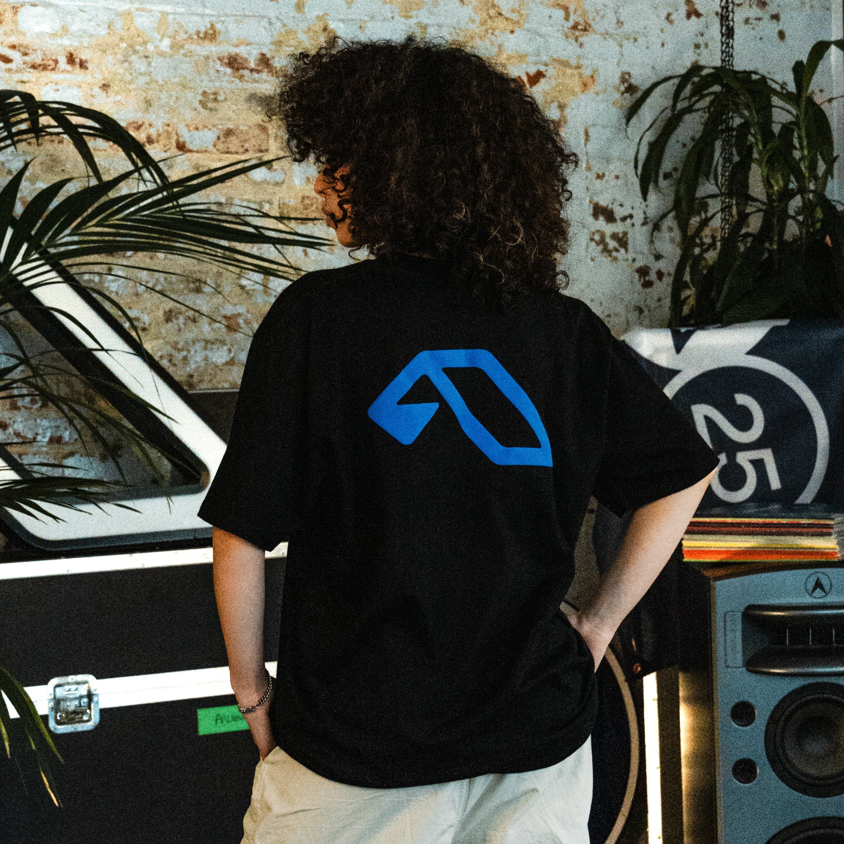 Anjuna Anjuna25 Puff Print Tee / Black Tee Anjuna25 Puff Print Tee / Black - S