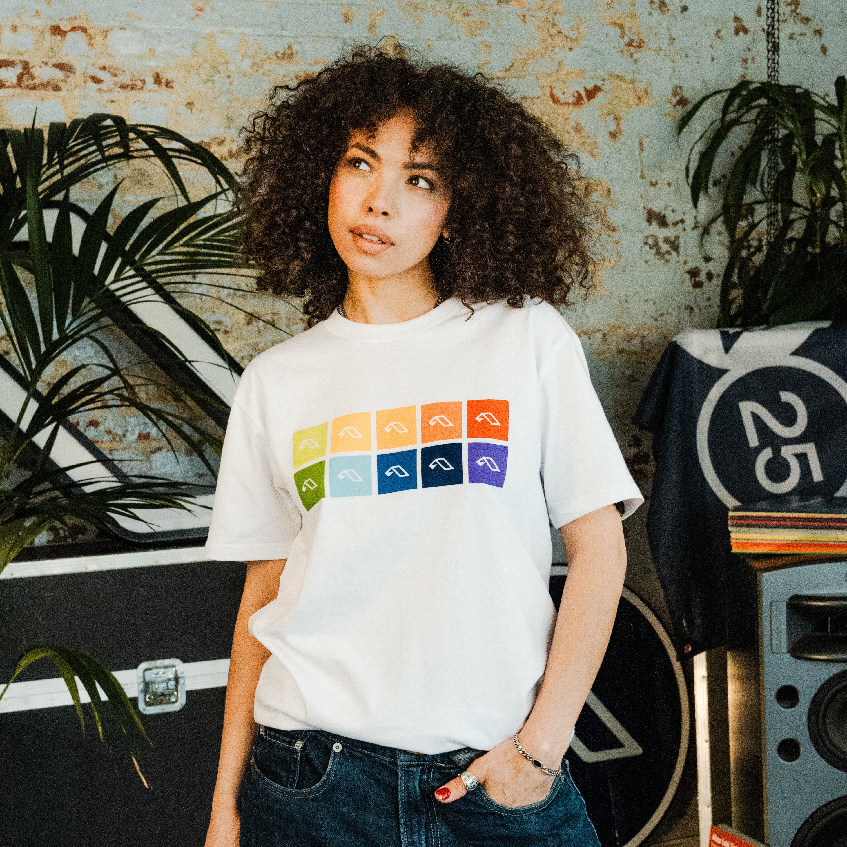 Anjuna Anjuna25 Packshot Tee / White Tee Anjuna25 Packshot Tee / White - S