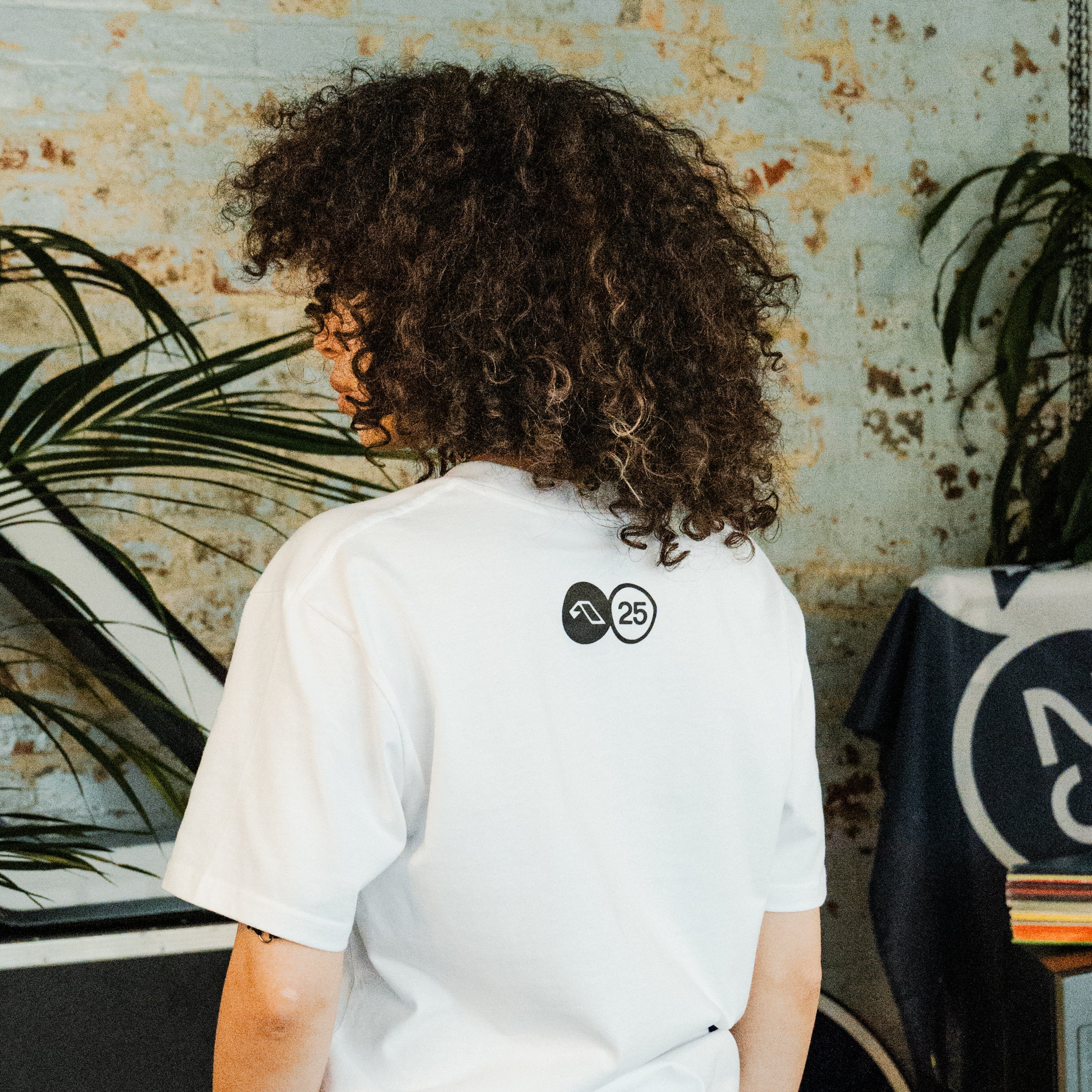 Anjuna Anjuna25 Packshot Tee / White Tee Anjuna25 Packshot Tee / White - S