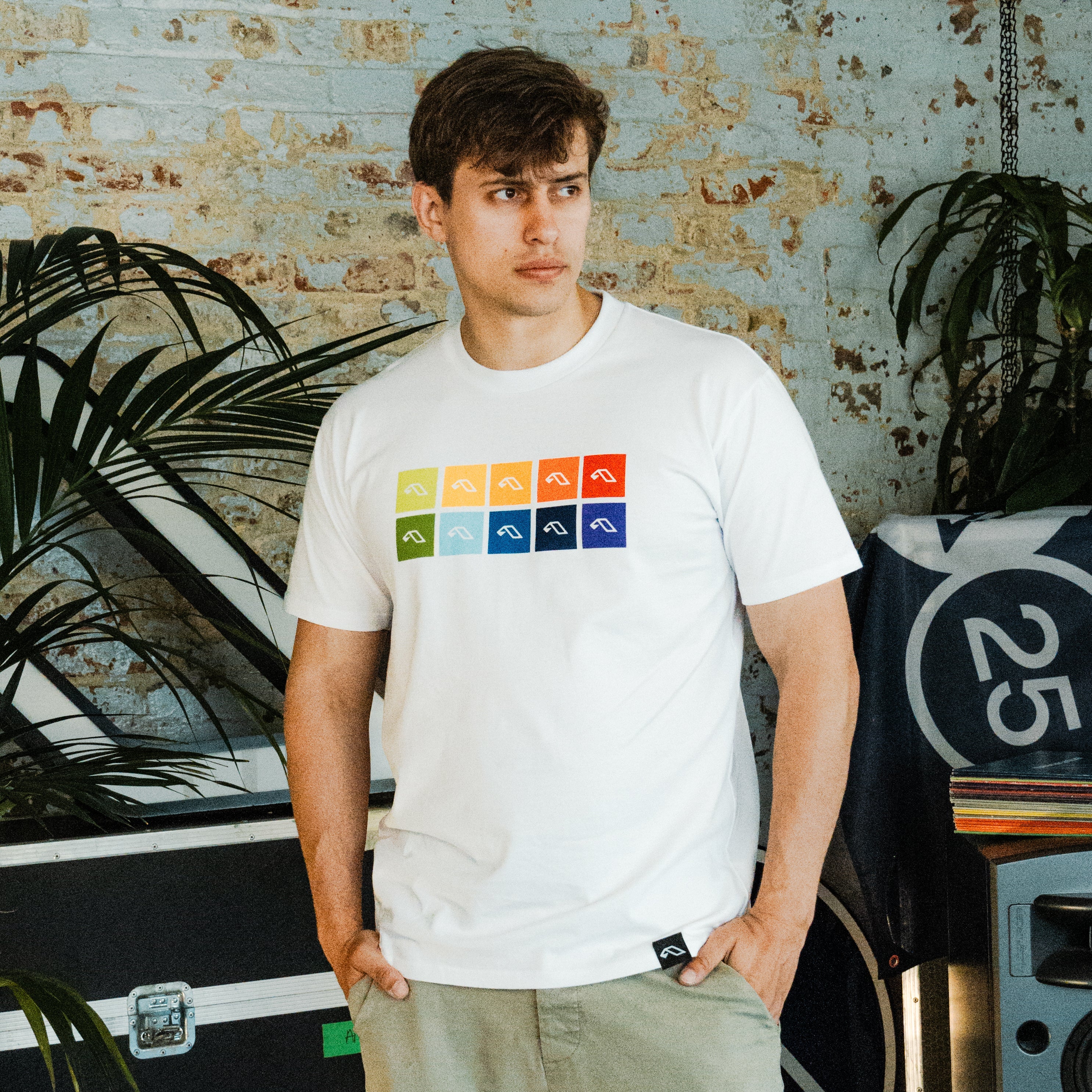 Anjuna Anjuna25 Packshot Tee / White Tee Anjuna25 Packshot Tee / White - S