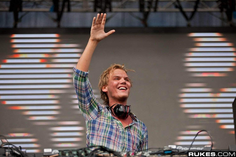 Los Angeles Pays Tribute to Avicii with Touching Billboard