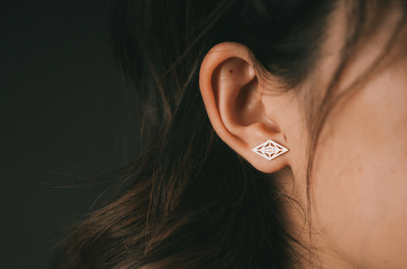 EYE STUD EARRINGS